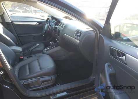 2017 Volkswagen Jetta 1.4T Se z USA, uszkodzony, nr VIN 3VWDB7AJ5HM337782